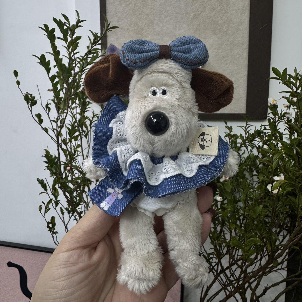 

Watchdog Checkered Princess Dress Plush Charm - Cute Cartoon Doll with Lace Trim 13cm Keychain темно-синього кольору