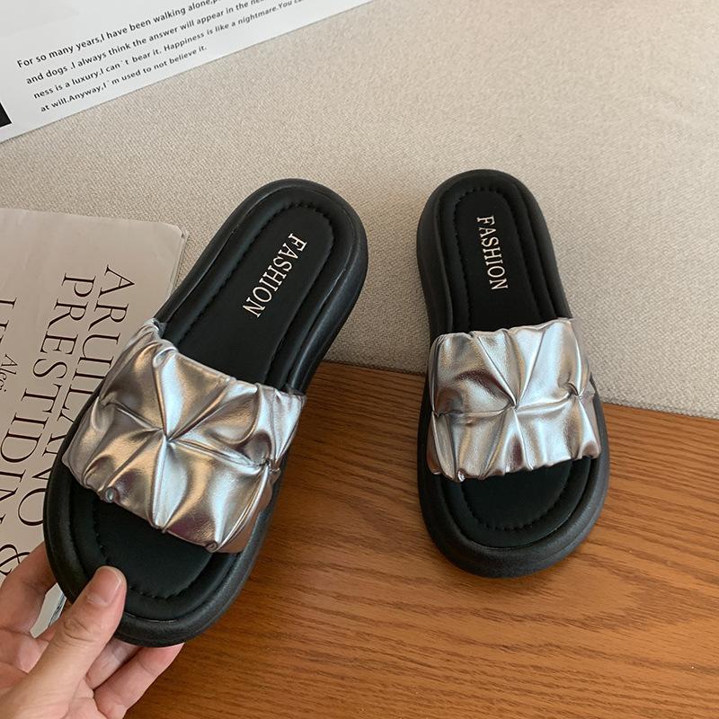 2025 Platform Slippers Female Summer Outside Wear Fairy New Fashion Casual Niche Beach Silver Flip-flops Female Korean Version
