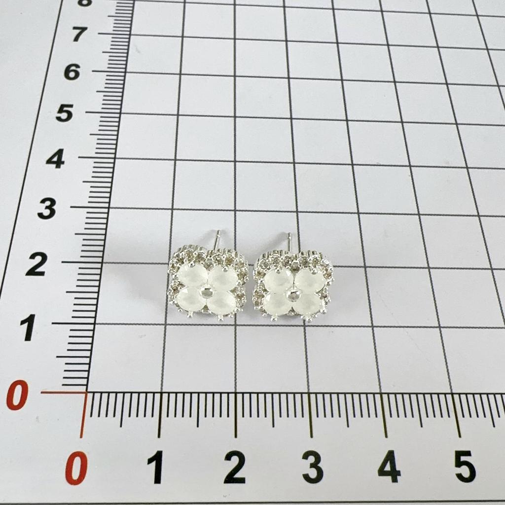 Neue Zirkon-Blumenstecker - Elegant und vielseitig für Damen