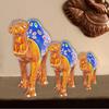 Handgefertigtes Pappmaché-Kamel-Schaustück zur Heimdekoration (Set aus 3, Golden)
