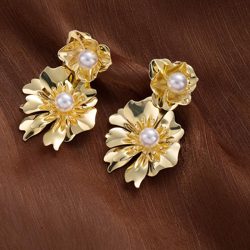 925 Silver Needle Retro Gold Pearl Flower Earrings Women'S High Sense Personality Earrings Exaggerated Fashion Stud Earrings Earrings