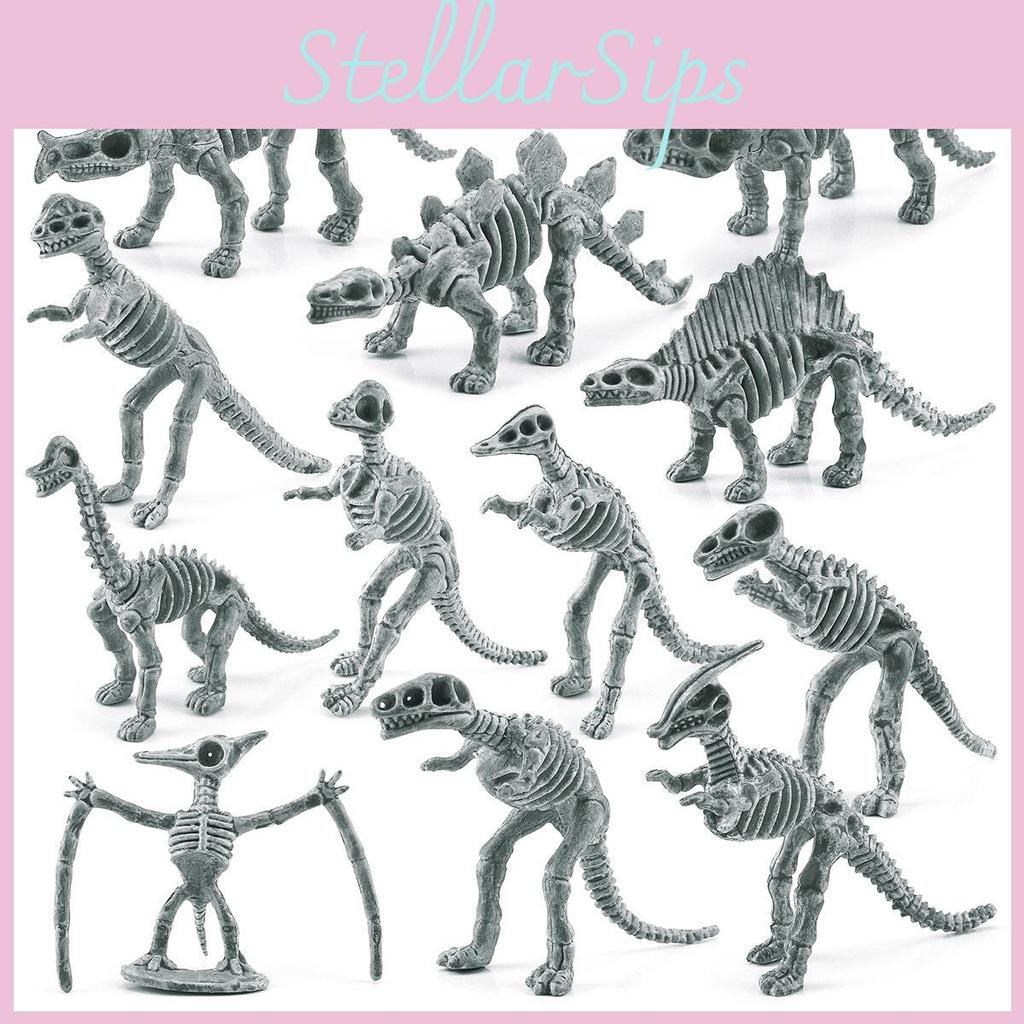Detailliertes graues PVC-Dinosaurierskelett-Set mit Triceratops und anderen Fossilien