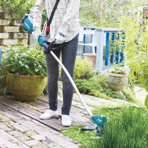 Makita Rechargeable Lawn Mower 18V, Cutting Width 230mm, 3 Resin Blades, Loop Handle, Pink, 3Ah Battery & Charger Included MUR189DSFP