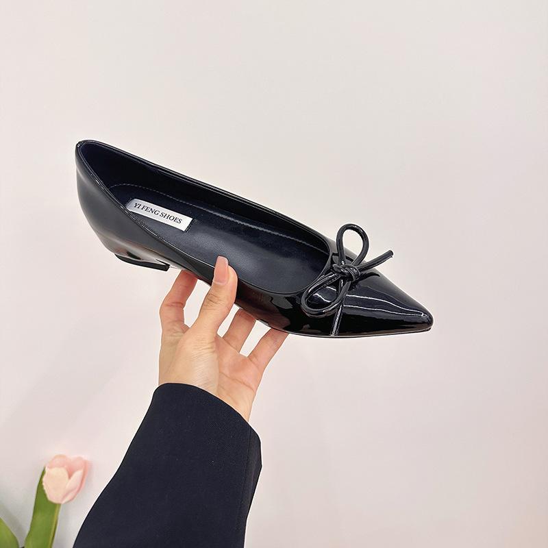 Small Soft Sole Inner Height Increase Single Shoes Women's 2025 New Pointed Bow Night Breeze Gentle Patent Leather Flats