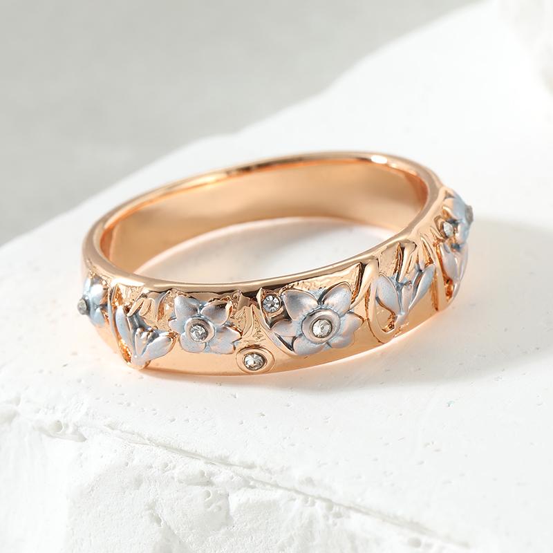 Gorgeous Inlaid White CZ Flower Women's Ring Classic Gold Color Hand Carving Daily Wear Party Jewelry Anniversary Gift