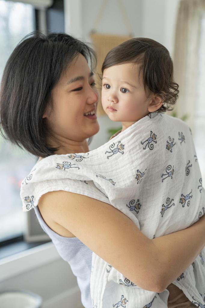 aden + anais Jungle Jam Swaddles, Set of 4, 120x120cm, Muslin Cotton Swaddles for Newborns, Perfect for Nighttime Crying, Baby Gift, SWADAB2026