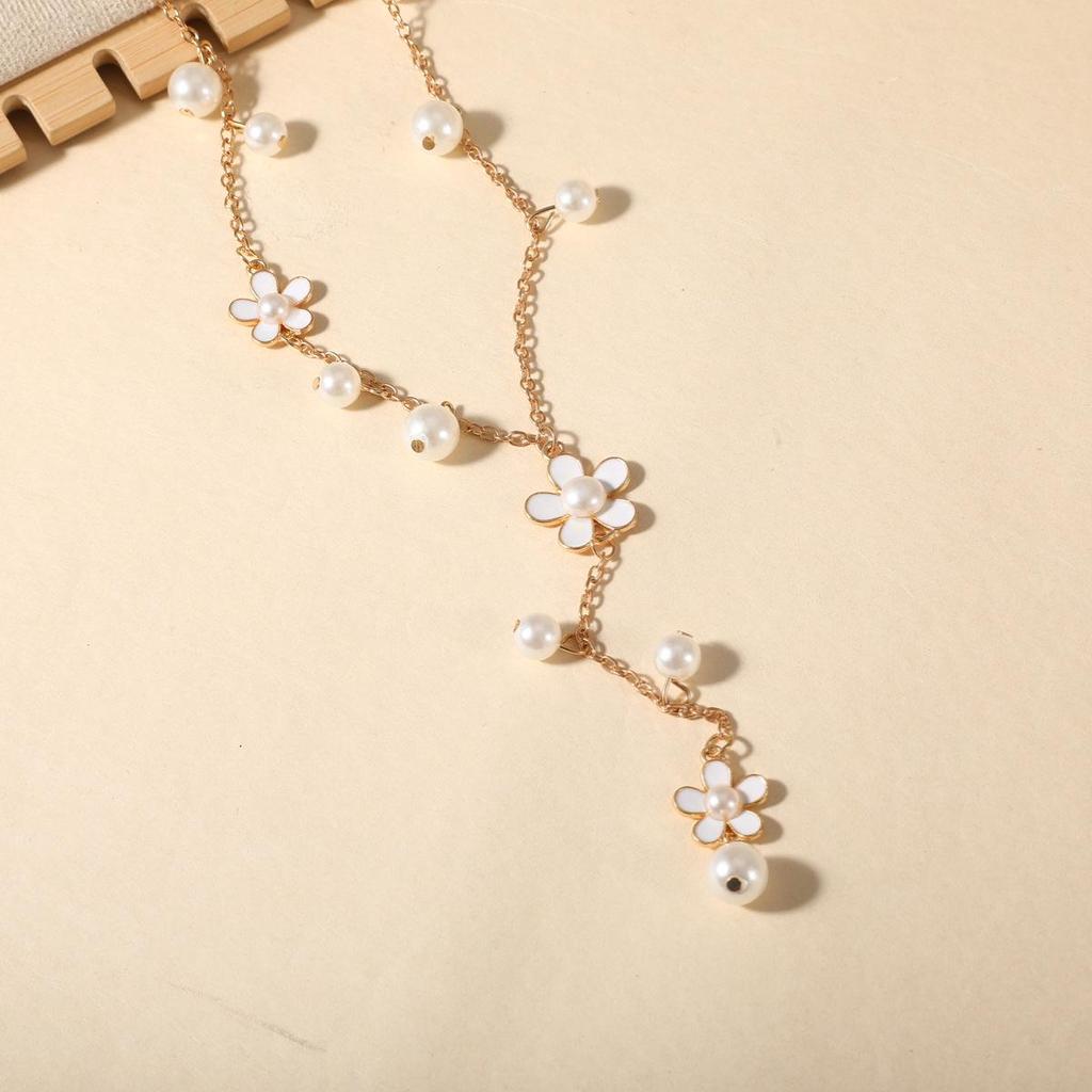 Korean Style Floral Tassel Sweater Chain: Luxurious Long Necklace for Autumn and Winter