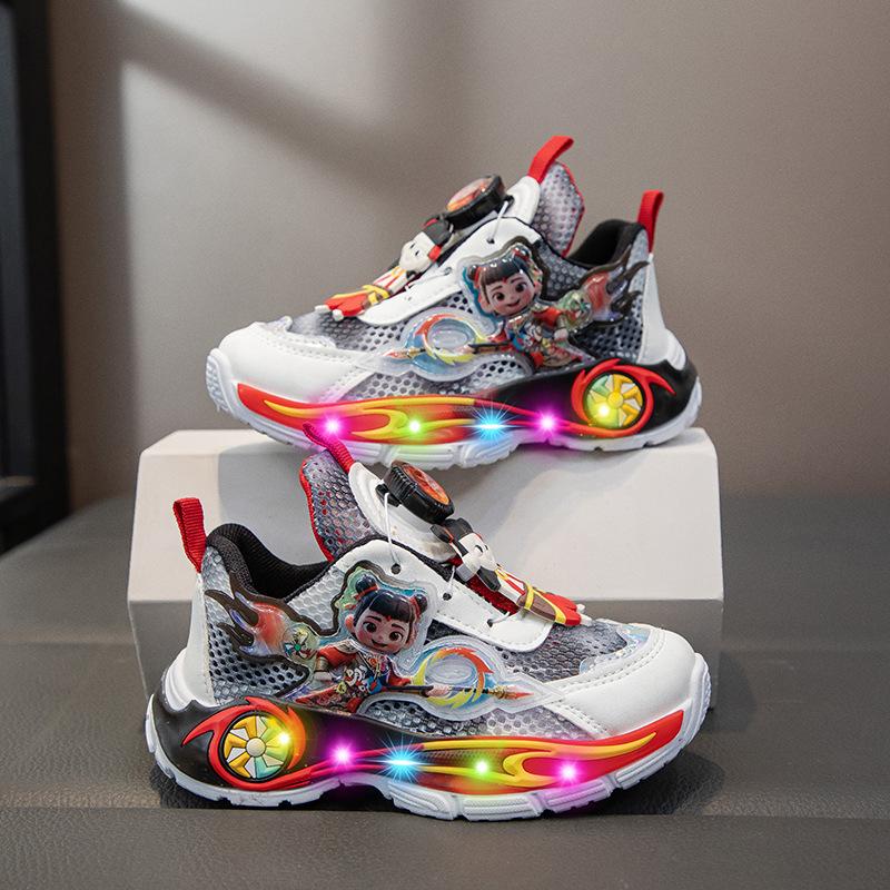 Cute luminous children's sports shoes 2025 spring new boys and girls medium and large children's sports and leisure mesh
