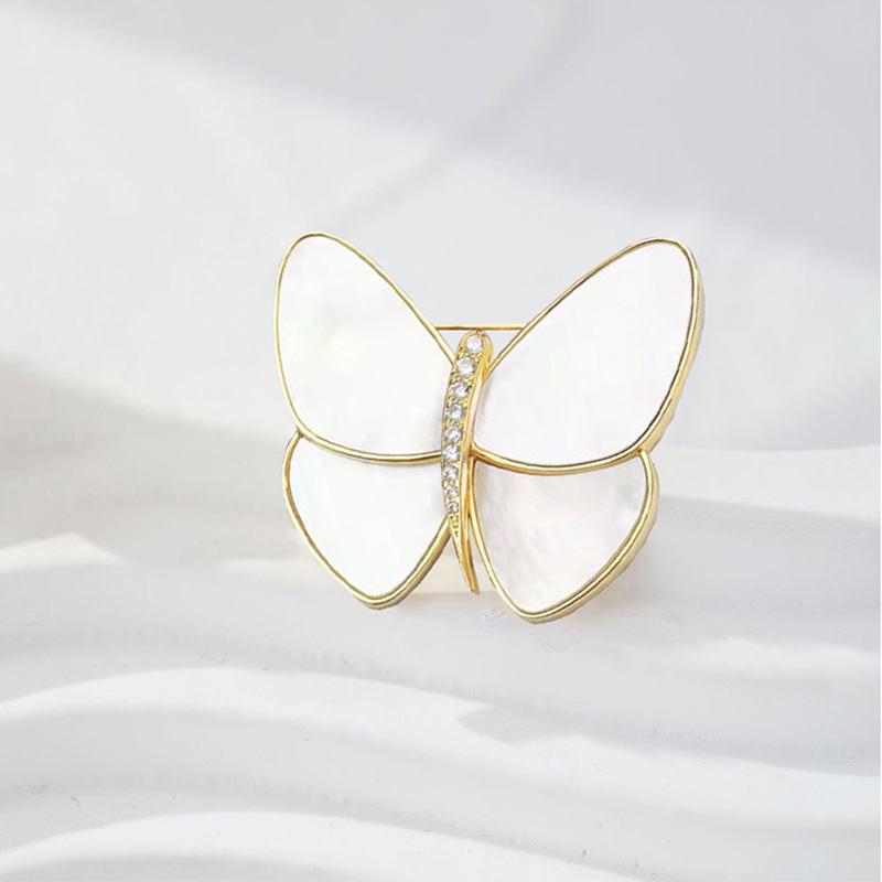 Tulip Pearl Corsage Brooch - Elegant Women's Fashion Pin for Versatile Suit or Coat Accessories.