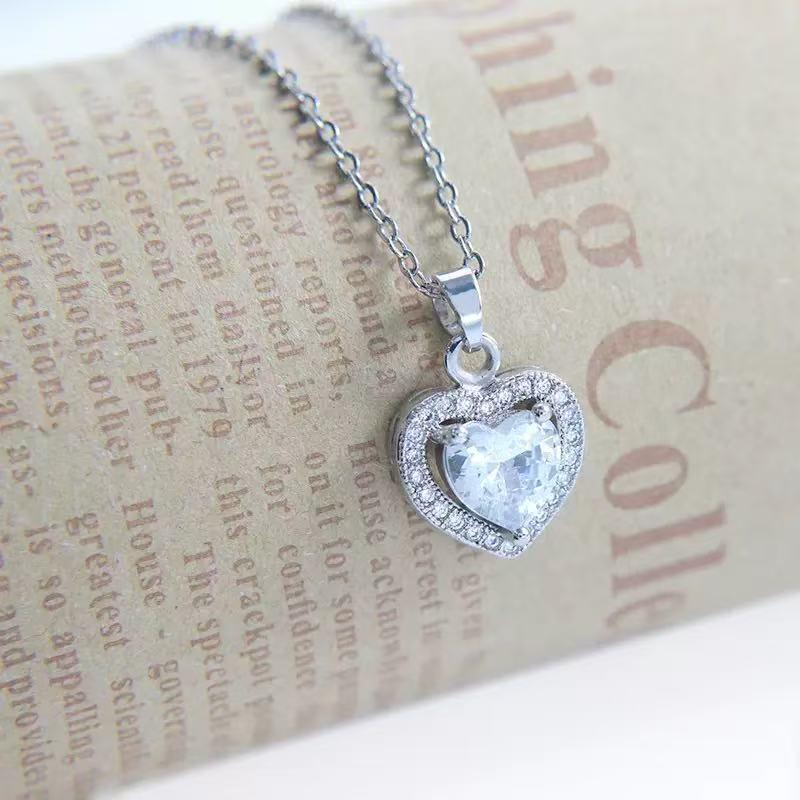 Retro INS Style Multicolor Zircon French Peach Heart Necklace with Diamonds and Titanium Stainless Steel