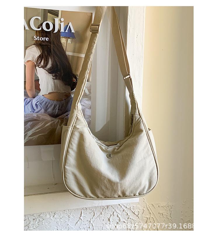 Nylon cloth messenger bag 2025 spring new lightweight women s bag multi-pocket shopping carry women s shoulder mother bag