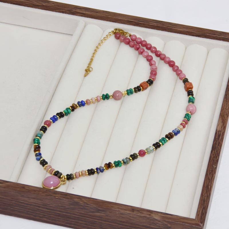 Modisches französisches Rhodonit-Kristall-Halsketten-Layering mit Titanstahlkette