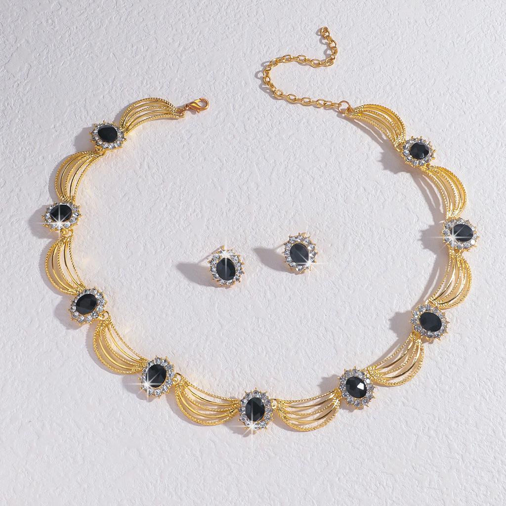 Retro Court Style Black Gemstone Necklace Earrings Light Luxury Atmosphere High-End Collarbone Chain Women'S Neck Chain Set