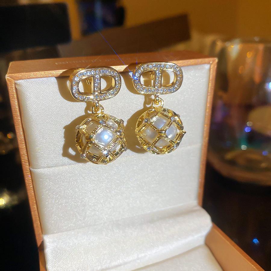 French Retro Zircon & Pearl Geometric Stud Earrings: Luxurious and Fashionable Accessories for Women