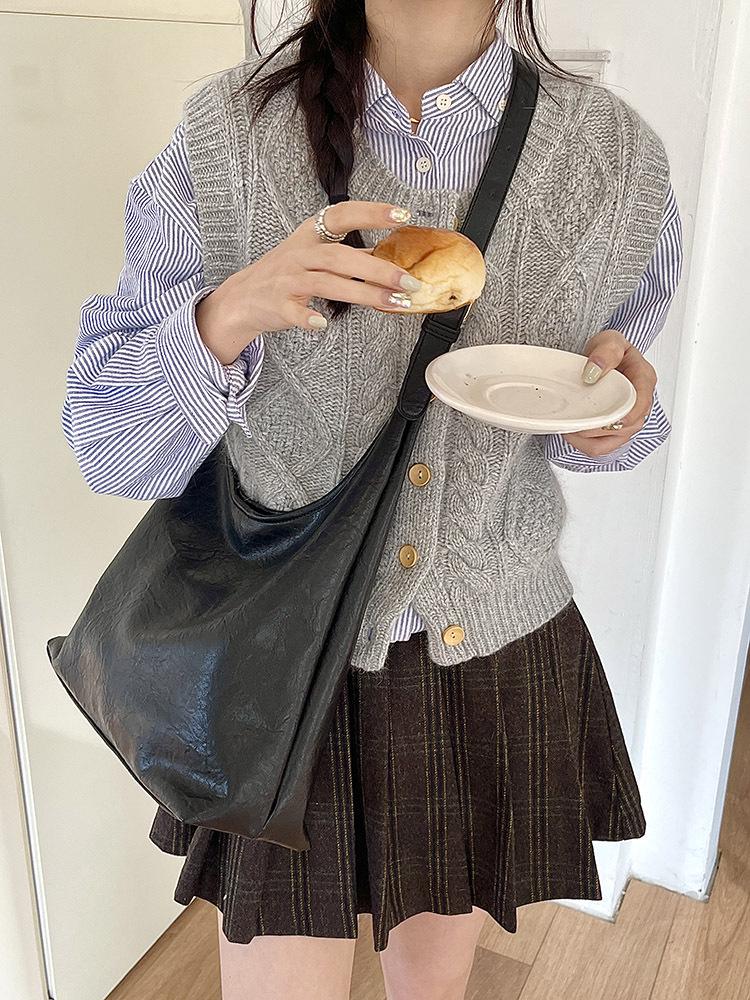 2025 Women's Large Capacity Korean Style Soft Leather Shoulder Bag - Retro, Simple, Crossbody, Underarm Mother-Child Bag.