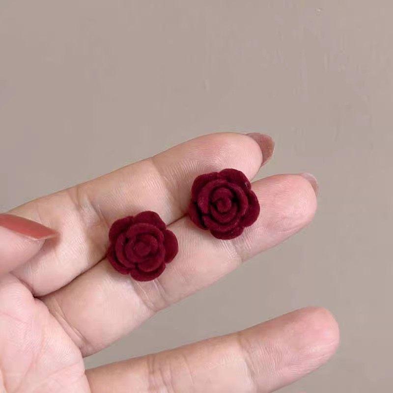 

Retro Hong Kong Steel Needle Flocking Flower Stud Earrings: Elegant, Simple, and Luxurious Accessories for Women