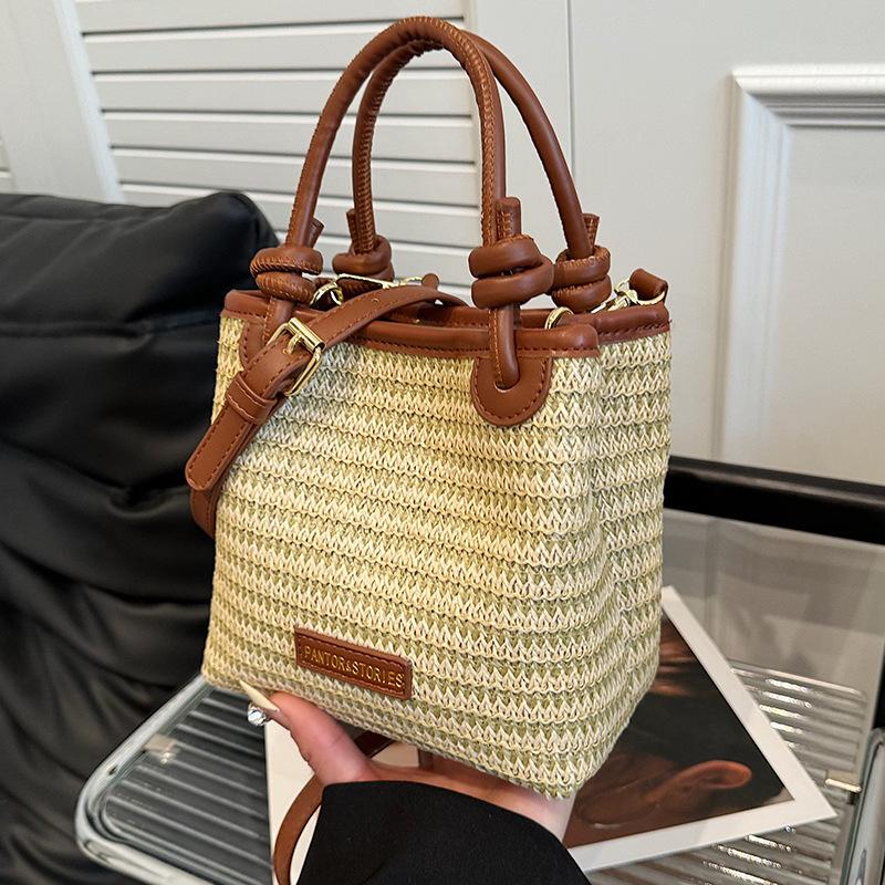 

Seaside beach vacation straw bag women s 2025 new trendy summer versatile messenger bag niche portable bucket bag хаки