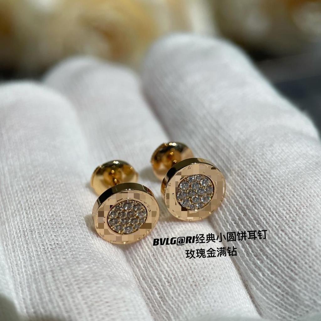 Round Cake Stud Earrings Electroplated 18K Rose Gold Couple Men and Women Round White Fritillary Black Agate Stud Earrings V Gold CNC Process