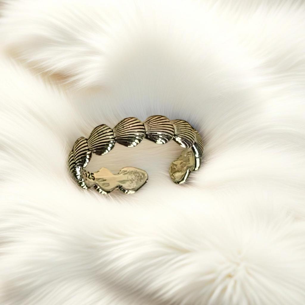 Creative Niche Scallop Shell Ring - Retro Silver Design