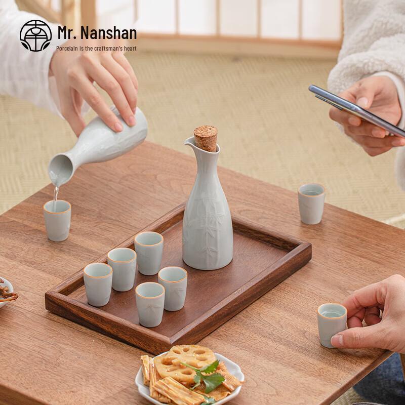 Herr Nanshan. Keramik Wein- & Sake-Set