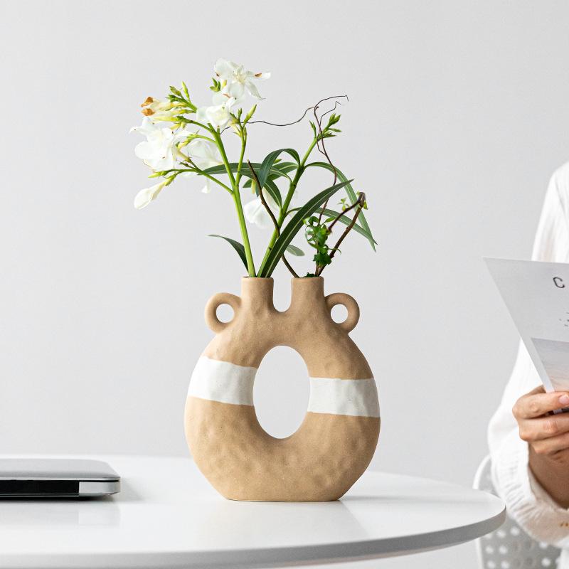 Creative European Two-Color Ceramic Vase, High-End Handicrafts, Dried Flower Arrangement, Desktop Decoration Ornament