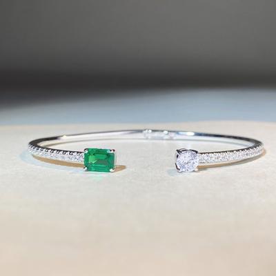 Náramek ze sterlingového stříbra S925 Dámský masivní náramek Otevřený nastavitelný smaragdový náramek Jednoduché jemné zpracování Pozlaceno 18K zlatem