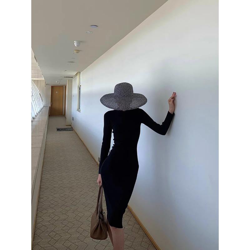 Autumn and winter retro high-end cold wind long-sleeved knitted dress French playful elegant Hepburn little black dress