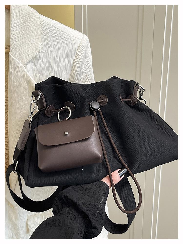 

2025 new bag women s large-capacity shoulder bag versatile handbag fashionable and simple portable bucket bag tide чёрный