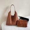 Retro Shoulder Bag Casual Soft Leather Underarm Bag and Popular Woven Commuter Handbag Casually