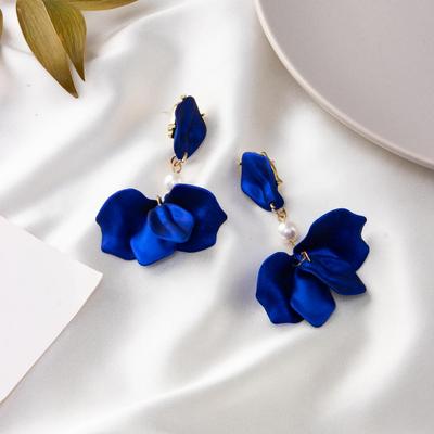 Unusual Earrings for Women Petals Leaves Pearl Earring Romantic Sweet Acrylic Petal Long Dangle Drop Trend Luxury Fairy Pendant Jewelry Accessorie