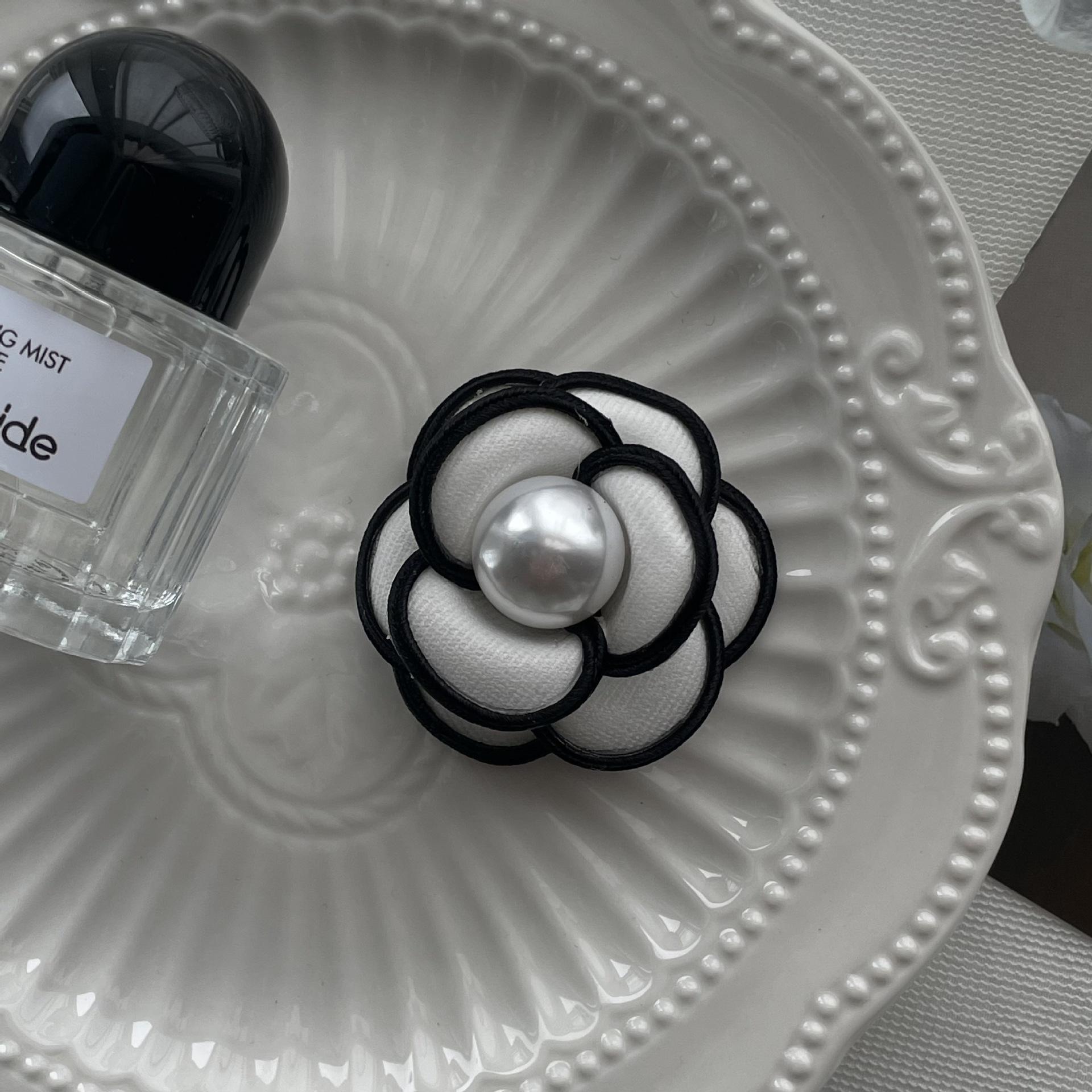 Elegant Camellia Brooch - Retro Floral Pin for Coats, Sweaters, and Bags