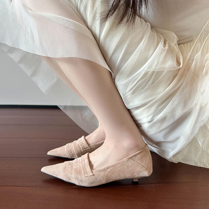 

Spring and summer new low-heeled temperament small single shoes, women wear thin-heeled pointed deep-mouth single shoes 35 абрикосовий