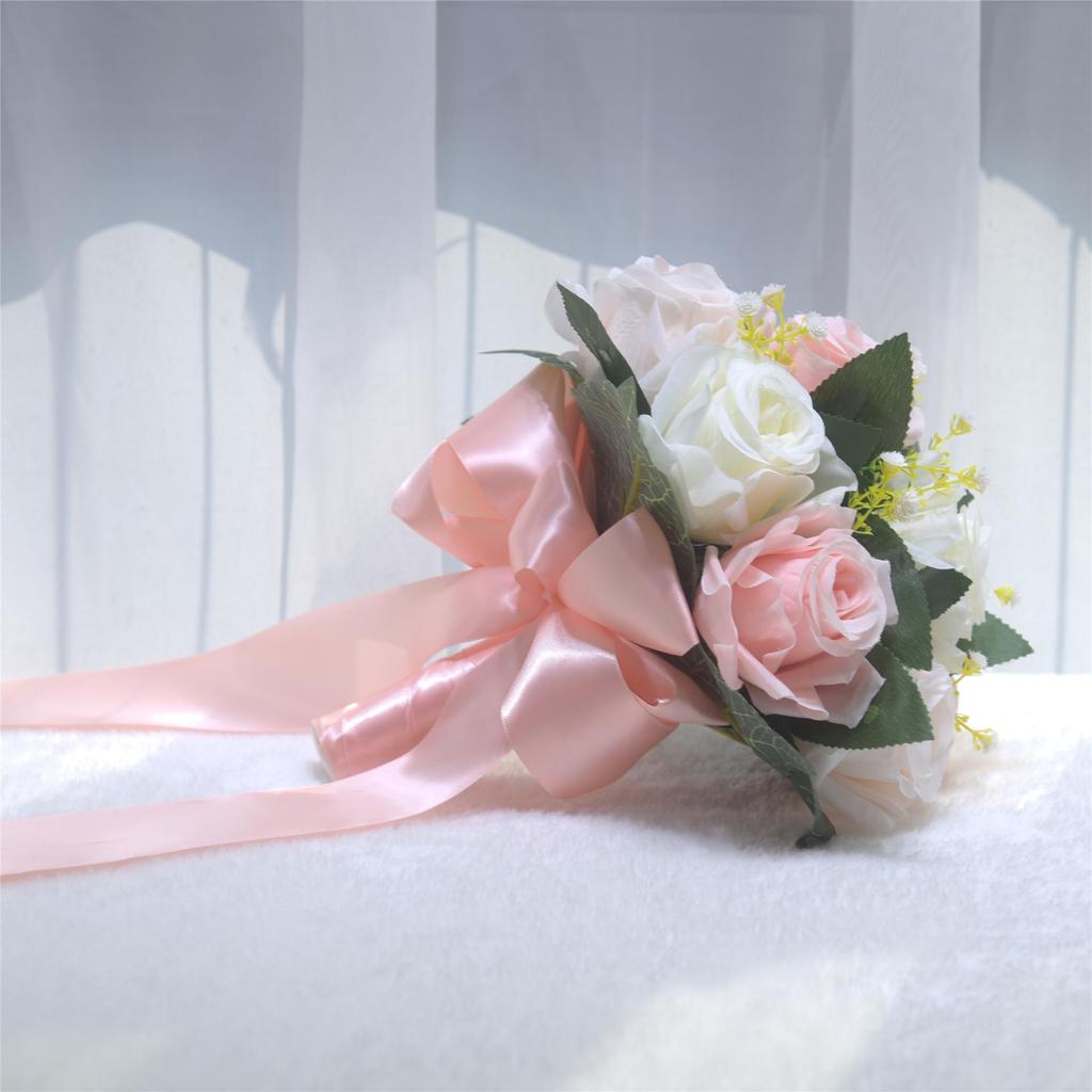 Europäisches Retro-Hochzeitsstrauß: Elegantes florales Design für Hochzeiten und Anträge