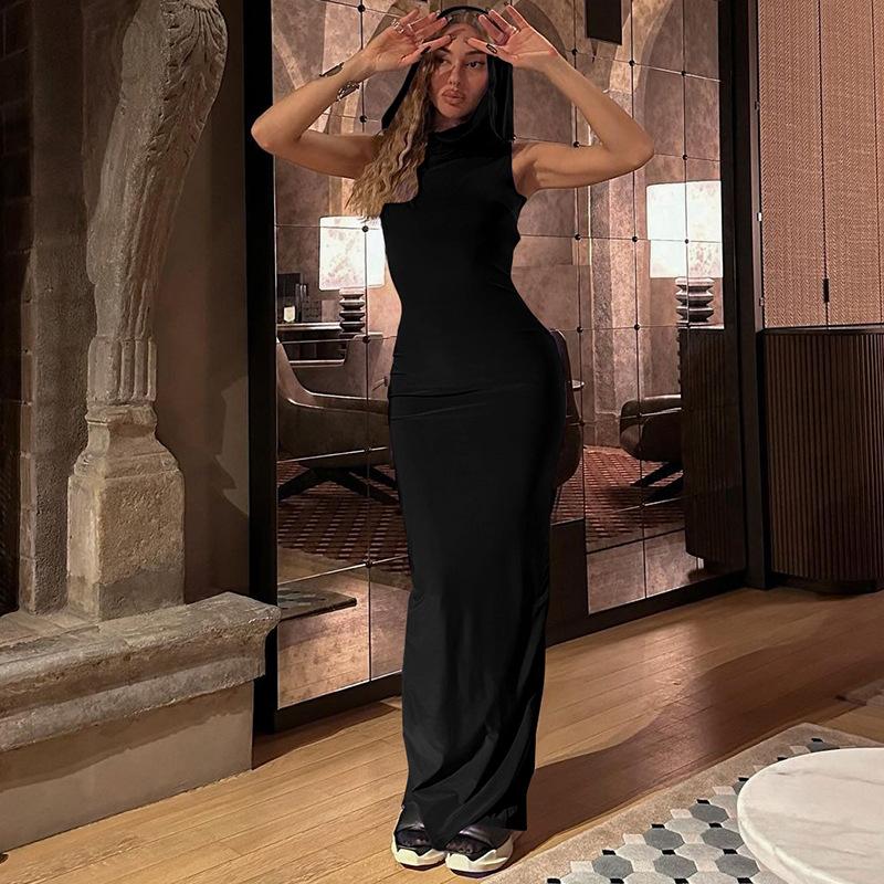 

Женские летние однотонные платья без рукавов с капюшоном и разрезом на спине L чёрный