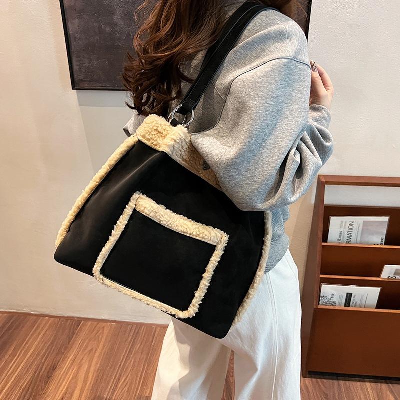 

Осенне-зимняя пушистая сумка-ведро, универсальная, милая, с плюшевой поверхностью, в стиле пэчворк из овечьей шерсти, ленивая сумка на плечо 27*8*30 чёрный