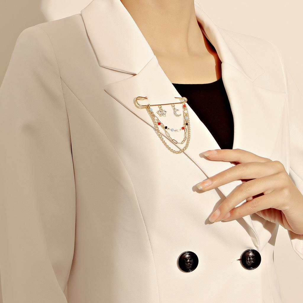 Korean ins trendy retro chain pin brooch street trendy metal decoration hip hop suit accessories men