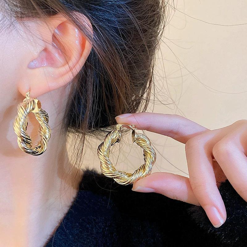 European and American Fashion High-end Atmospheric Earrings Trendy Cool Earrings Versatile Personalized Party Big Earrings Exquisite Commuter Earrings