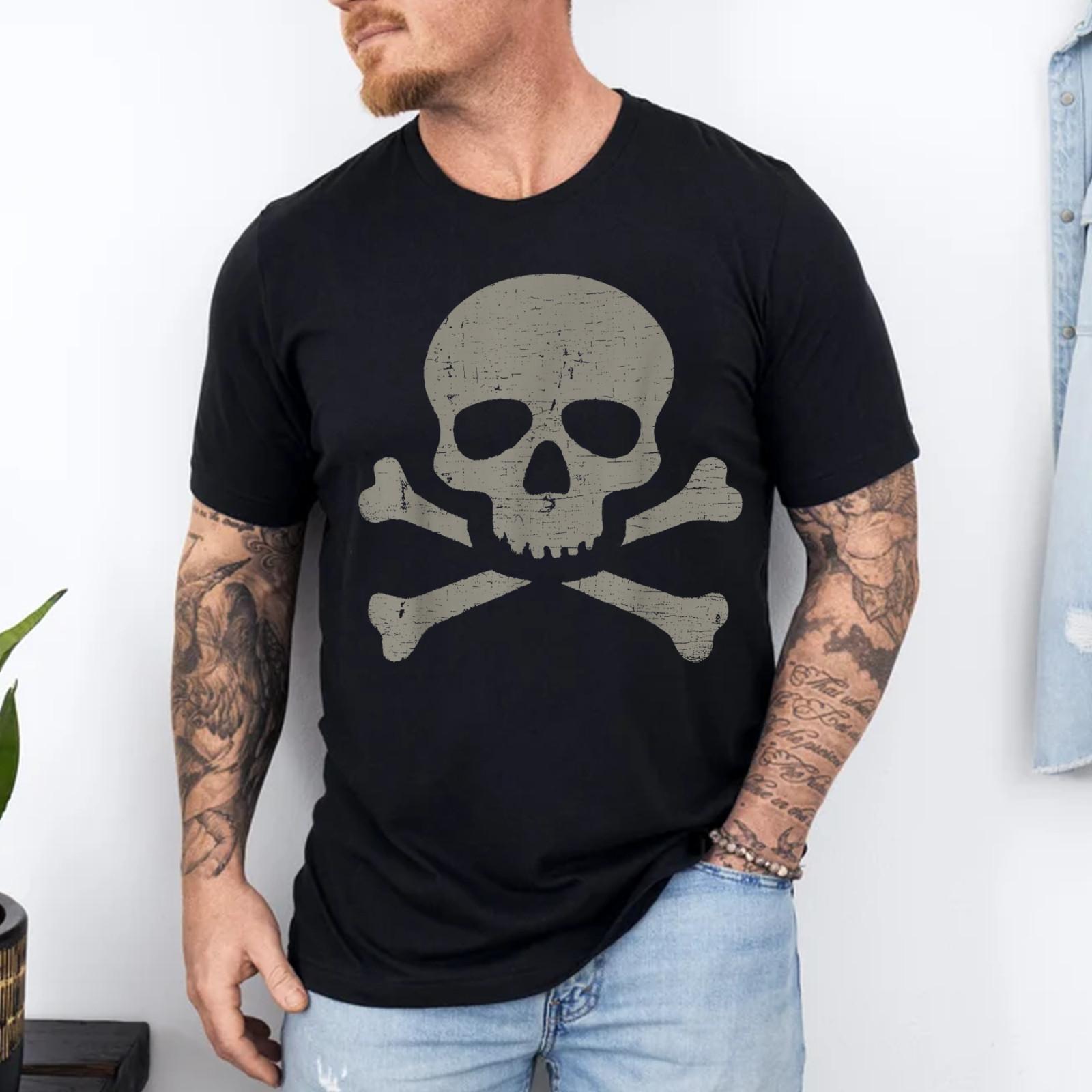 Skull and Crossbones Vintage Gothic Pirate Design T-Shirt S