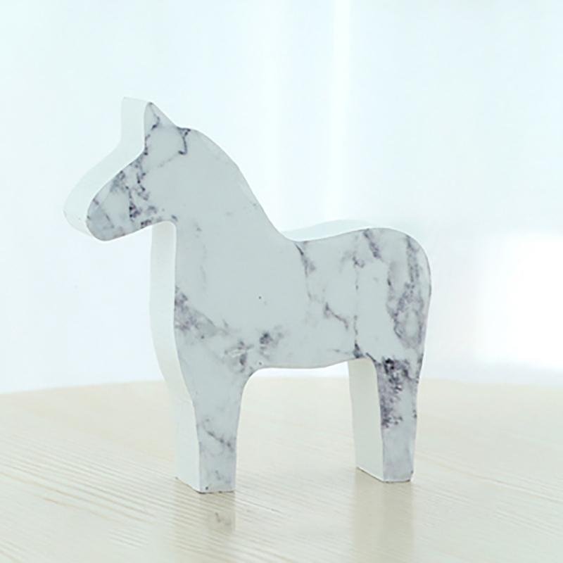 Wooden Horse Figurine Cute Child Toy Gift Crafts Statue Home Desktop Office Interior New House Decoration Ornaments