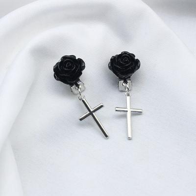 1 Pair of Black Rose Ear Clips, Perfect Gift for Women's birthdays/Christmas/New Year/Valentine's Day