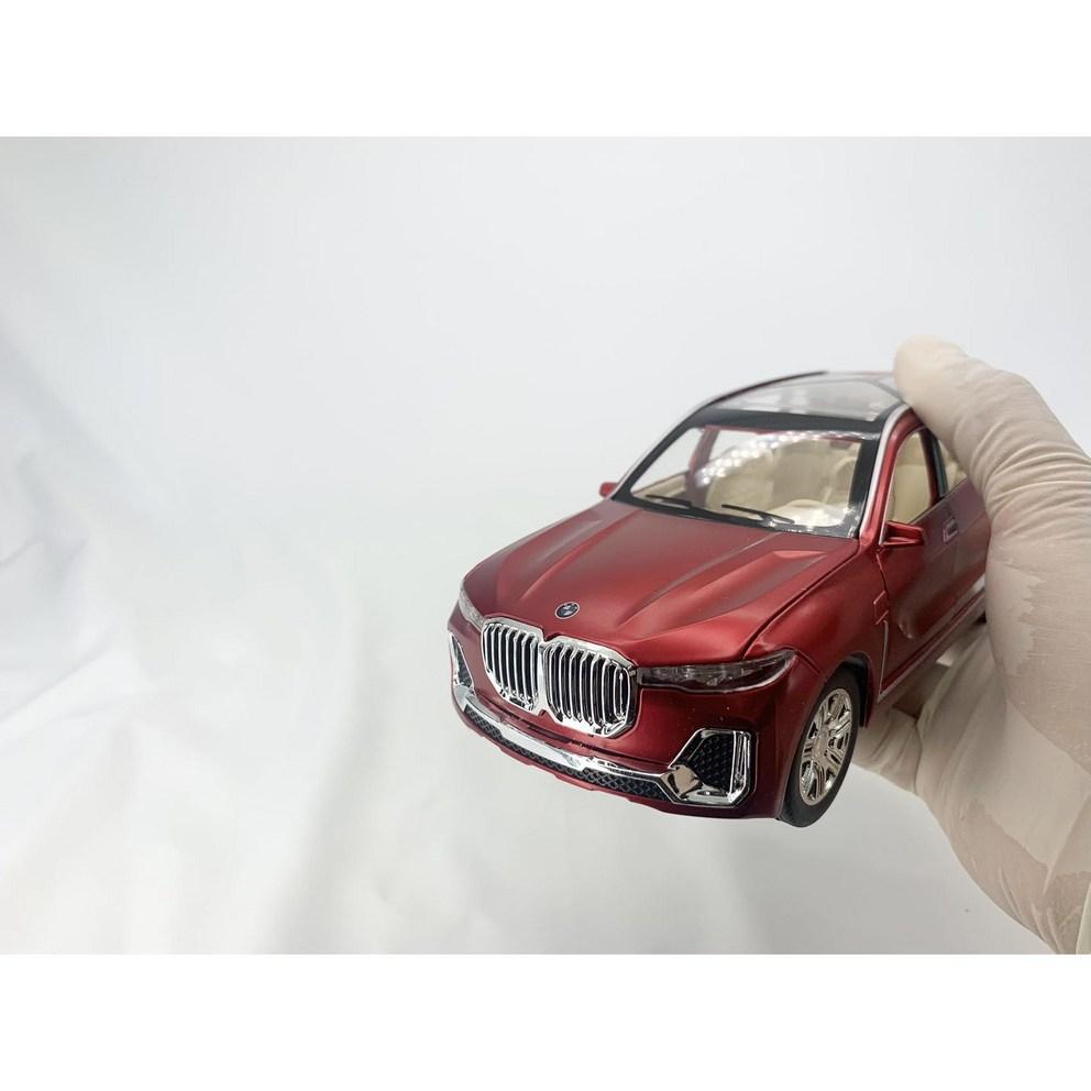 1:24 Scale Die-Cast BMW X7 SUV Collectible Model Car Toy - Red Edition