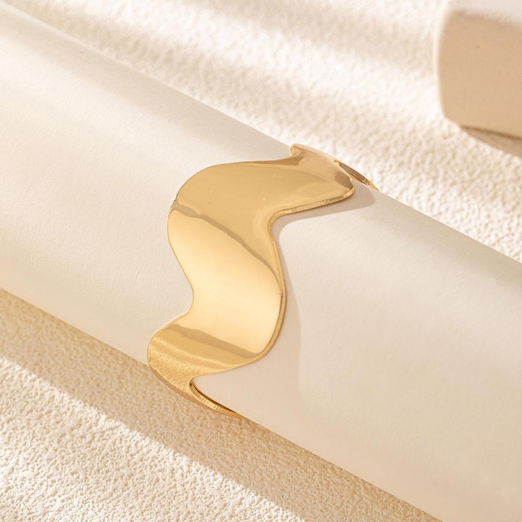 Exaggerated Wavy Ripple Streamline Open Bangle