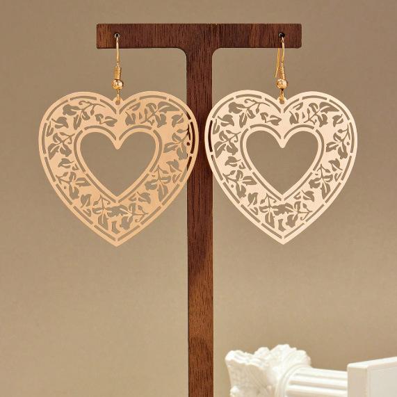 

A pair of retro personality fashionable copper hollow tree double love earrings are suitable for daily leisure travel and versatile золотий жовтий колір