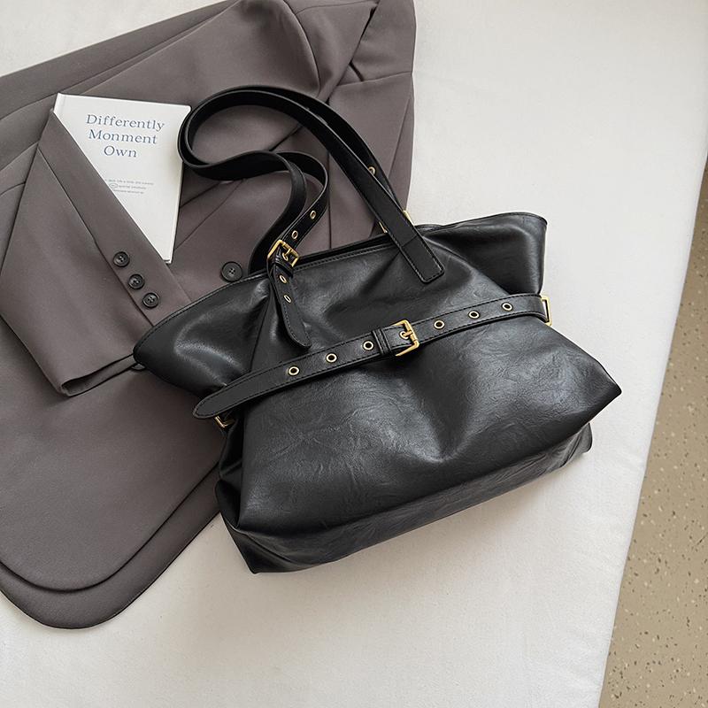 

Retro Big PU Leather Shoulder Bag for Women 2025 Winter Trend New Y2K Fashion Handbags Females Travel Luxury Tote Bag bolsas