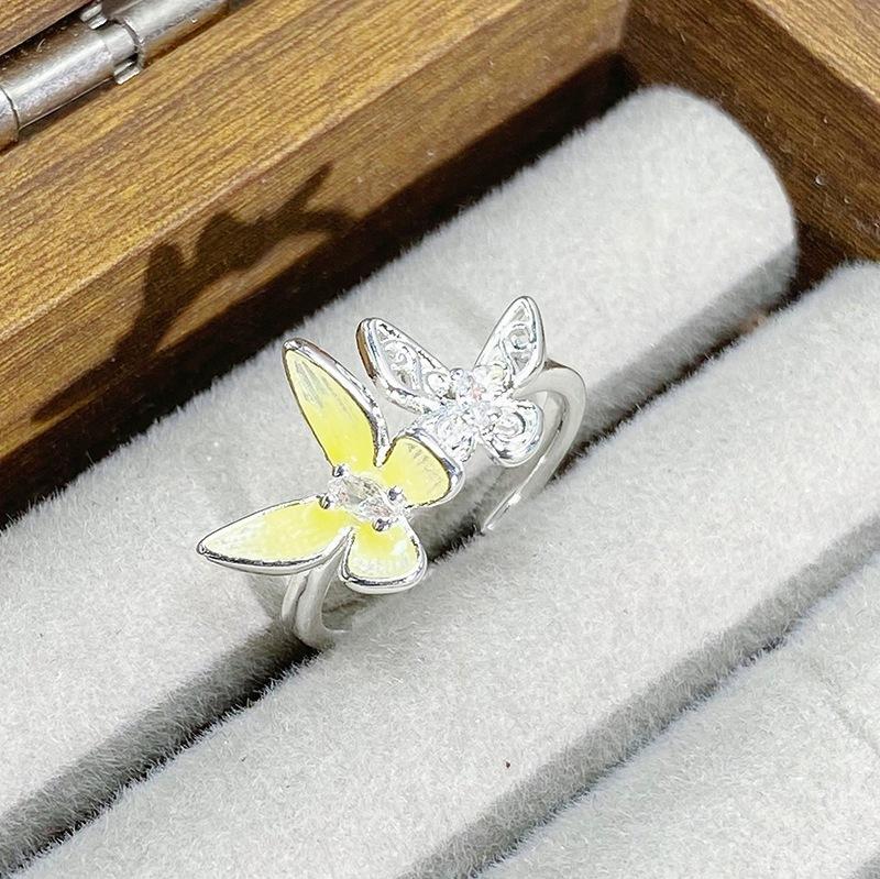 Kühles Gefühl Gelbe Emaille Tropfendes Öl Eingelegte Zirkonia Schmetterling Öffnungsring Leichter Luxus Hohes Gefühl Nische Gestapelter Ring Frau