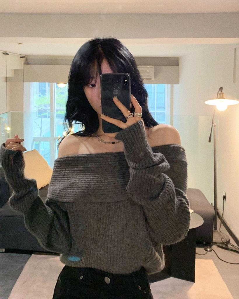 Women's High-End One-Shoulder Knit Sweater - Black, Versatile, Autumn/Winter Short Style