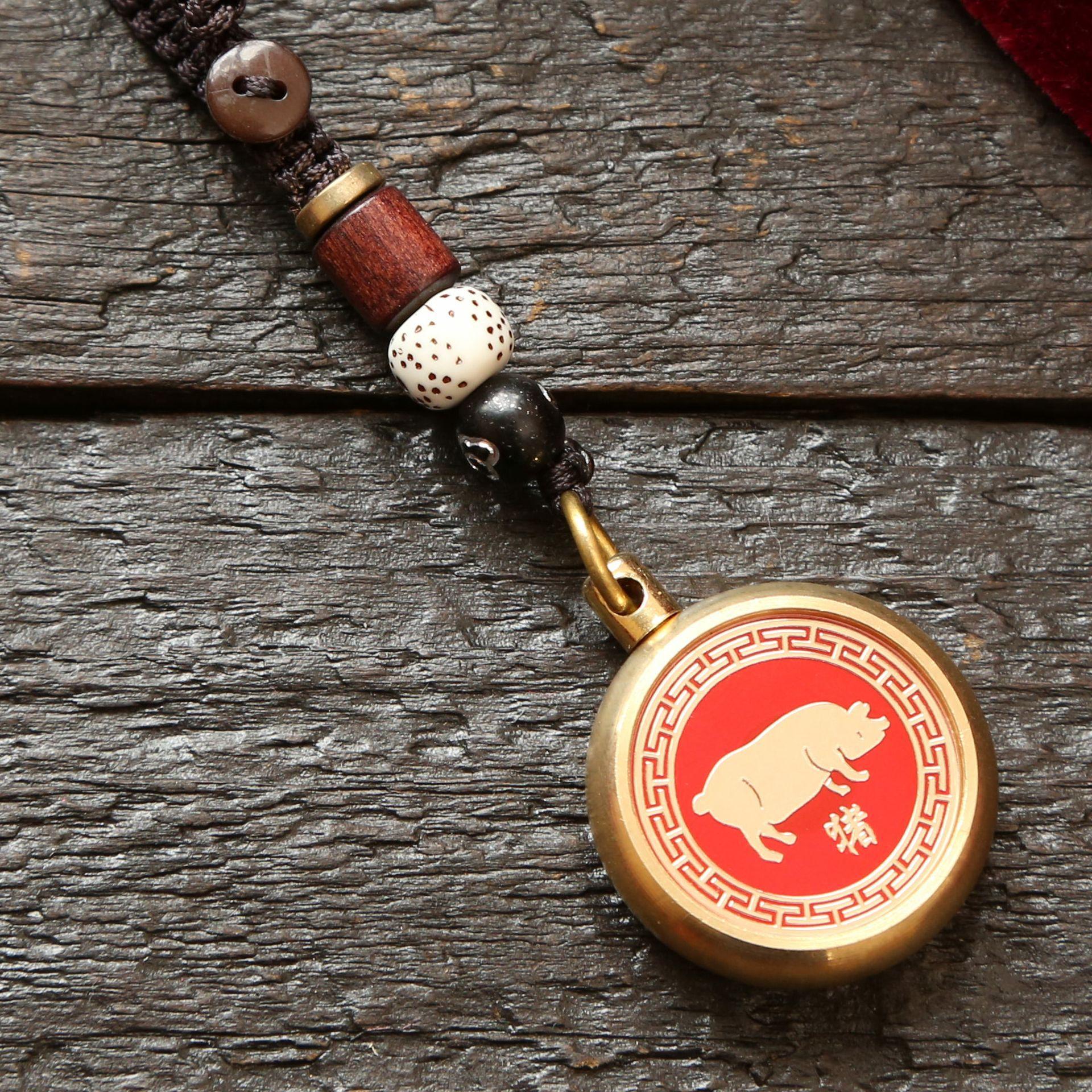 

Chinese Zodiac Lucky Keyring Red Wealth Pendant Vintage Amulet Rat Ox Tiger Rabbit Dragon Snake Horse Sheep Spin the keychain