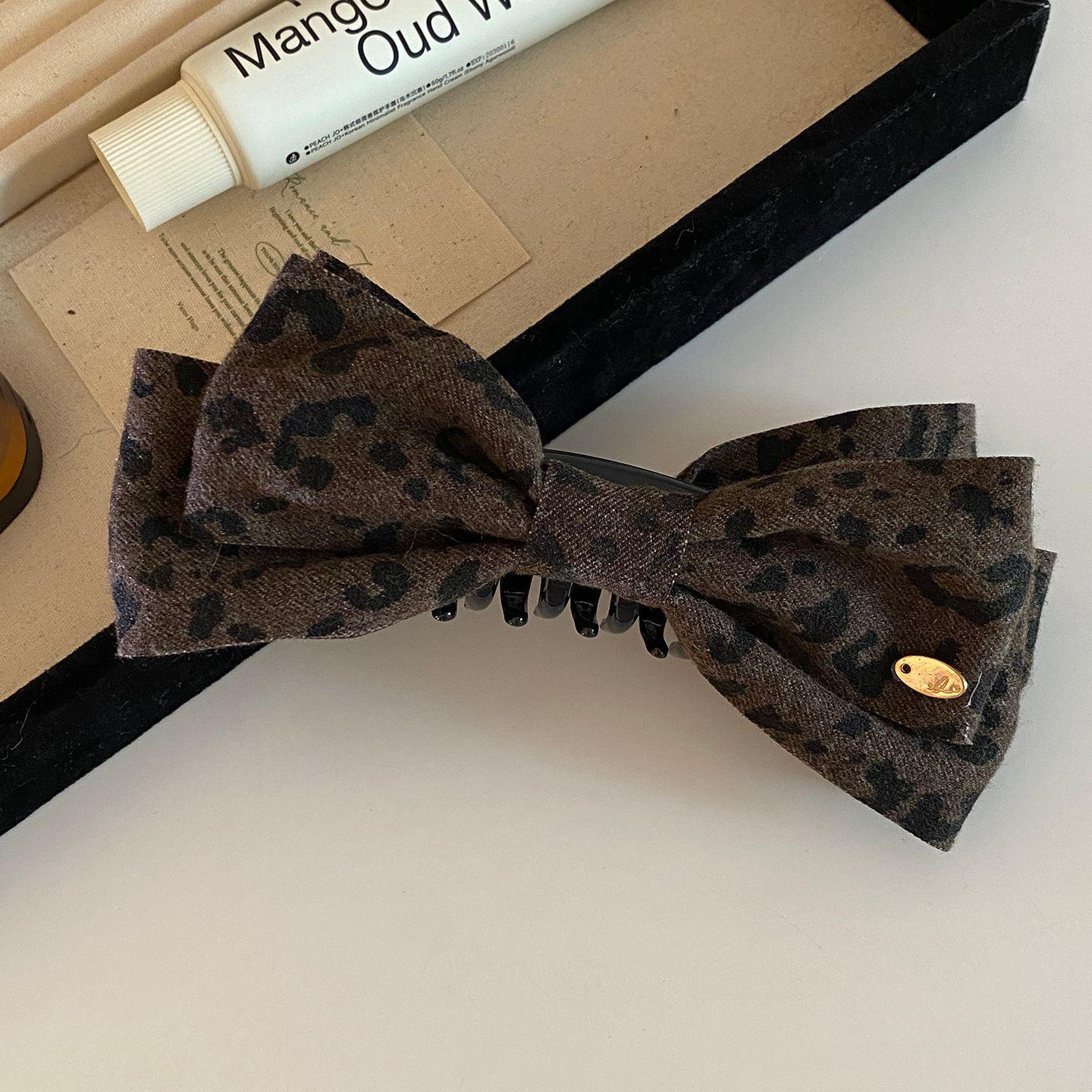 Retro Leopard Bow Banana Clip: Elegant Korean-Style Hair Accessory for Women s Hair Bun or Ponytail.