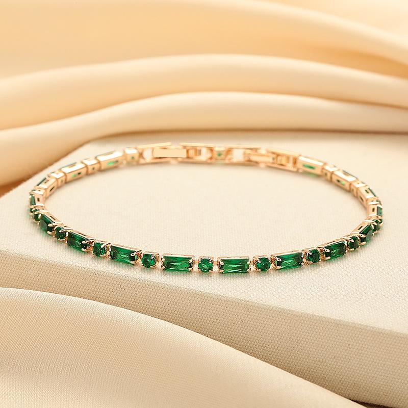 French Retro Green Bracelet for Women, Stylish and Simple.