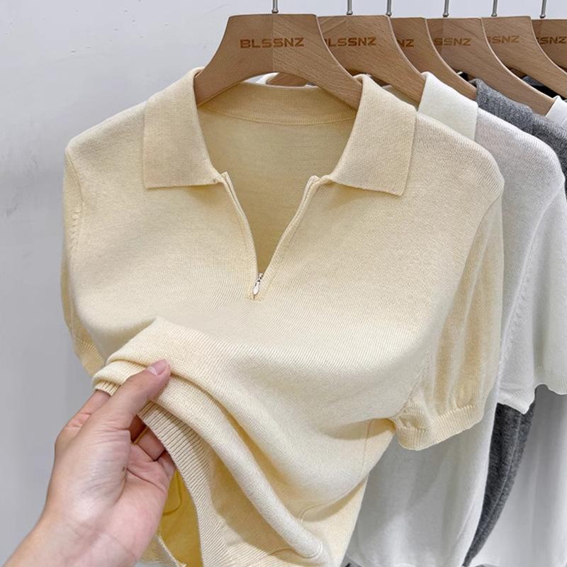 Un Polo Subțire cu Guler, Cămașă Tricotată cu Mânecă Scurtă, și un Top Unic cu Fermoar la Jumătate pentru Femei Vara